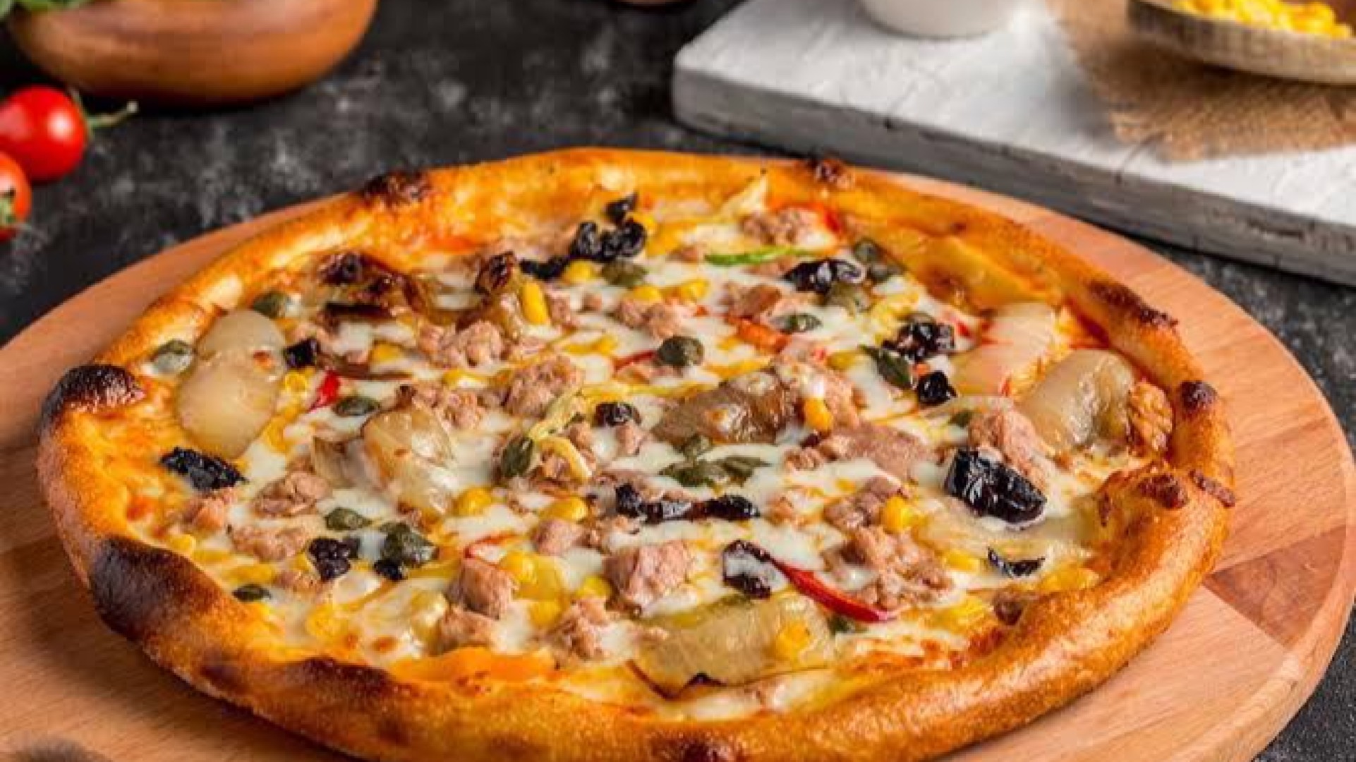 T. Balıklı Soğanlı Pizza